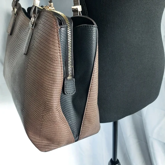 Guess Lyndi Shoulder Handbag Croc Embossed Animal Print Brown Black Med. Size - Picture 7 of 17